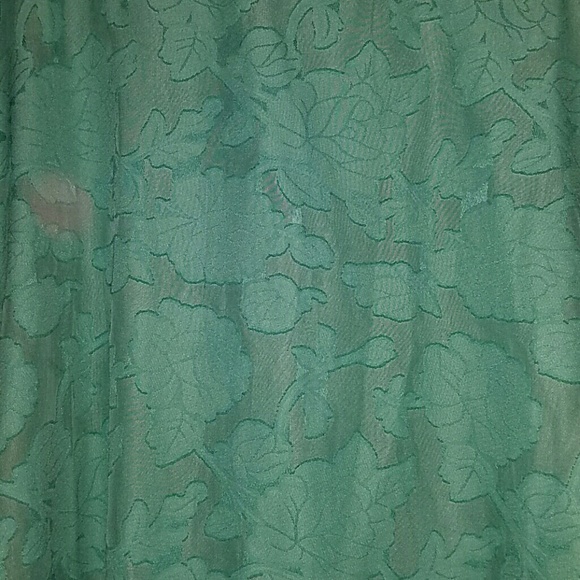 (3 for $20) Green flowered blouse - Picture 3 of 6